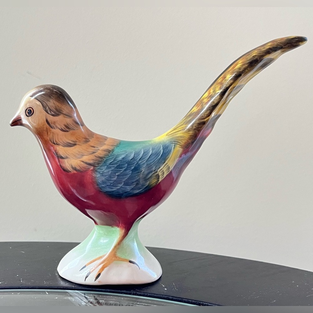 Handpainted bird figurine stamped on bottom. Beautiful 1980’s vintage condition - Picture 3 of 6